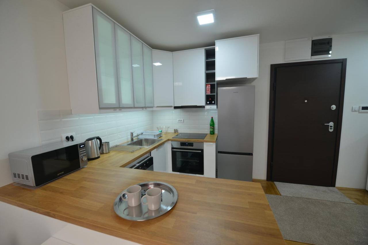 Apartment 54 City Center - Free Private Garage Novi Sad Exterior foto