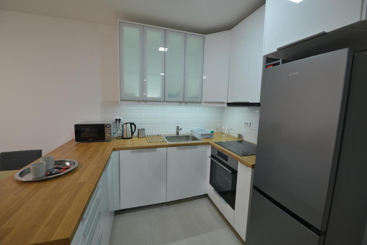 Apartment 54 City Center - Free Private Garage Novi Sad Exterior foto
