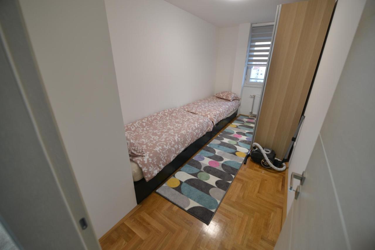 Apartment 54 City Center - Free Private Garage Novi Sad Exterior foto